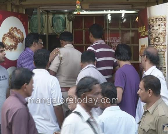 theft in market road 1